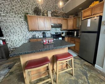 The Nest at Main Street Suites: Unique Apt in historic downtown Van Buren, AR - Van Buren - Küche