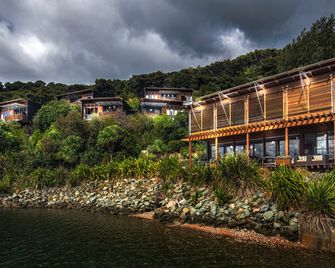 Bay of Many Coves - Picton - Edifício