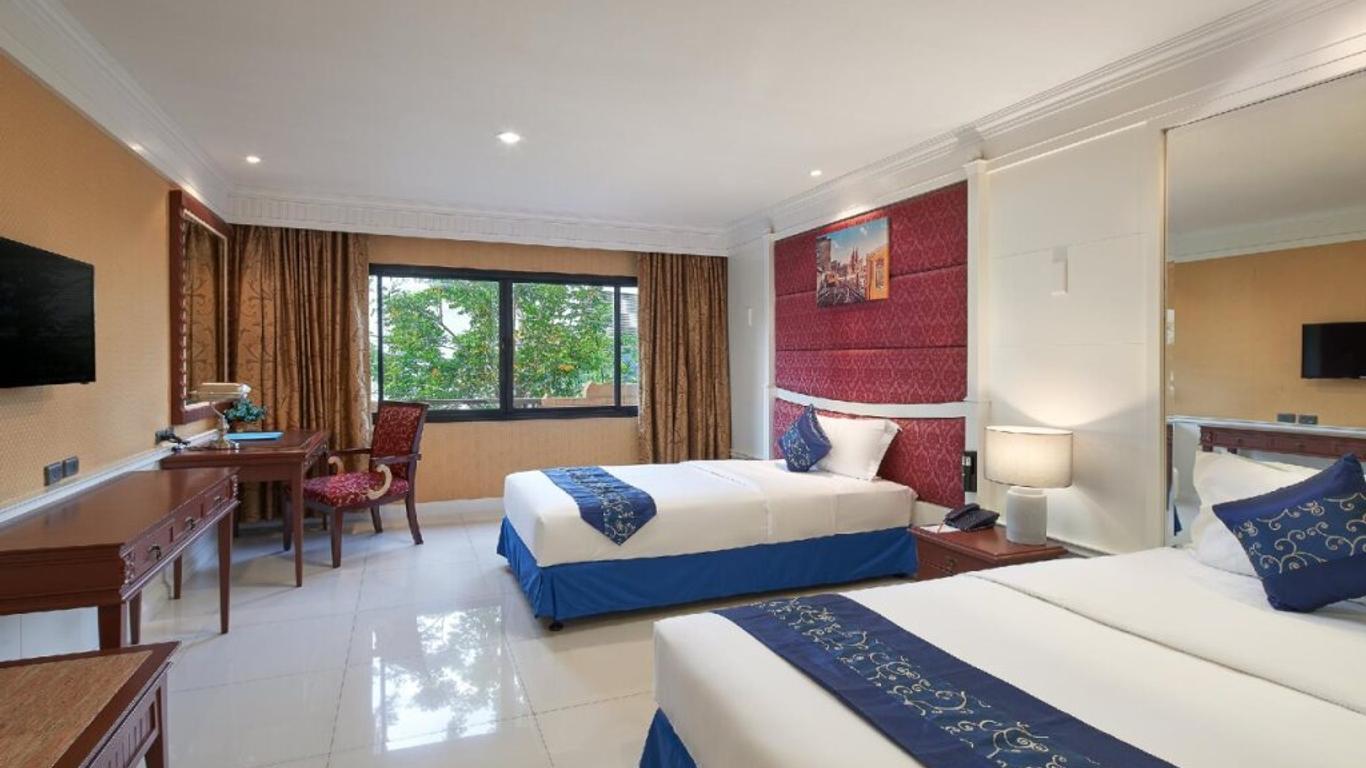 Floral Hotel · Dolphin Circle Pattaya