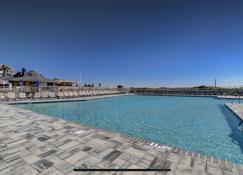 Beach. View. Suite. 1 br. 1 ba. Sleeps 5 - Hilton Head Island - Pool
