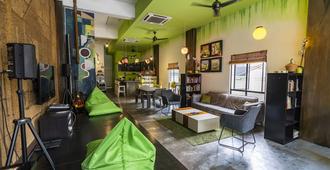 Pods The Backpackers Home & Cafe, Kuala Lumpur - קואלה לומפור - מסעדה