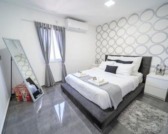 Yalarent Designed 1br Apartments - Families Only - Eilat - Bedroom