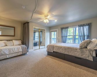 28 Lodge 1 Bedroom Condo by RedAwning - Hood River - Bedroom