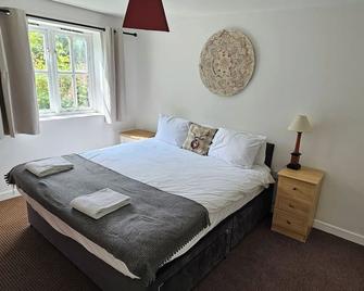 Plas Bellin Apartments - Mold - Bedroom