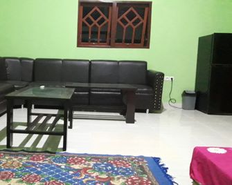 Penginapan asidik - Bira - Living room