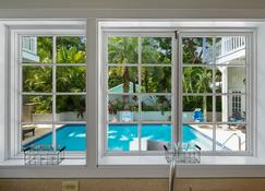 Ambrosia ~ Adults Only, Poolside 1 King Bedroom, 1 Bathroom In Azul Mansion! - Key West - Basen