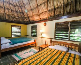 Cohune Palms River Cabanas - Bullet Tree Falls - Makuuhuone