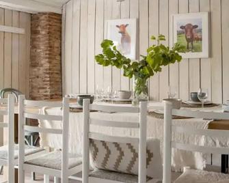 Casa en el Campo con Piscina - Mejorada - Dining room