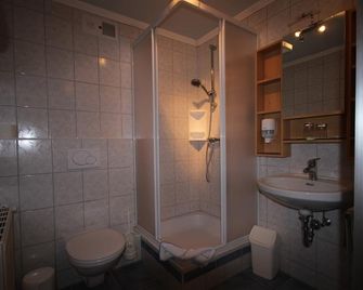 Landgasthof Spitzerwirt - Sankt Georgen im Attergau - Baño
