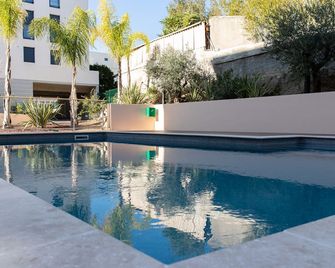 Modern apartment with swimming pool - 戛納 - 游泳池