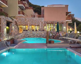 Mystery Skiathos Luxury Residence - Skiathos - Kolam