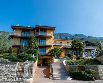 Hotel Cristallo - Malcesine - Building