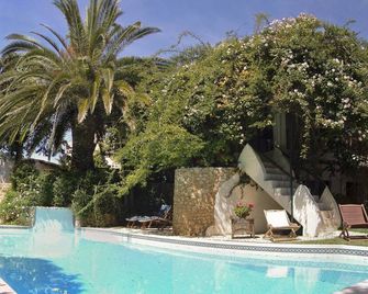 Uma Casa a Beira Sol - Lagos - Pool