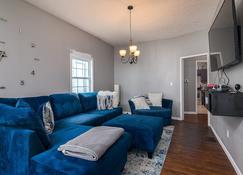 Deluxe Home near Churchhill Downs and University of Louisville - Λούισβιλ - Σαλόνι