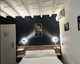 iRooms - Spanish Steps - Rome - Bedroom