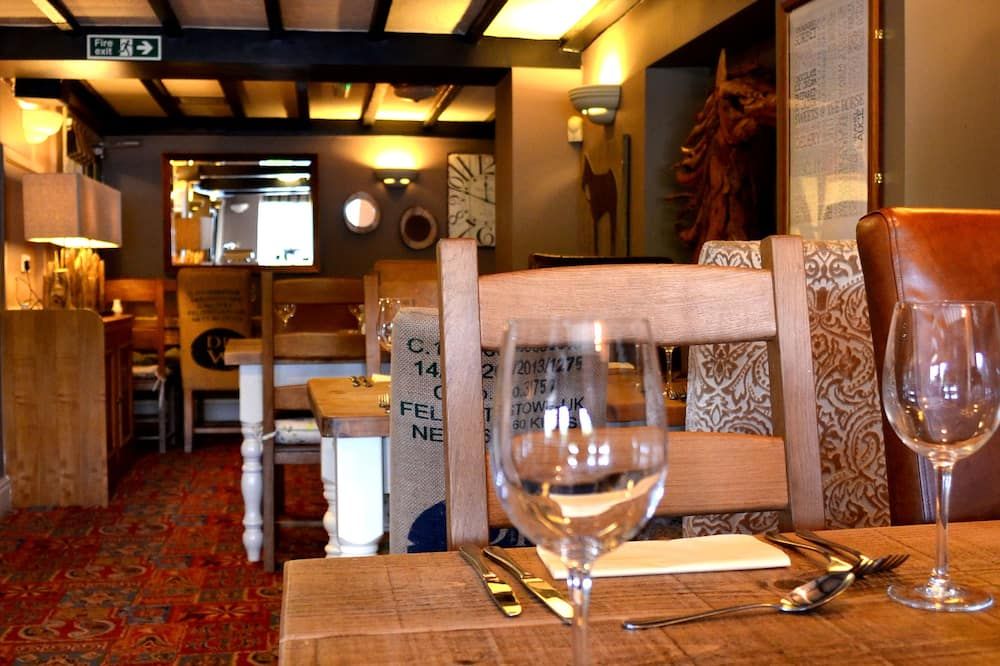 The Barn Courtyard - לאפבורו - מסעדה