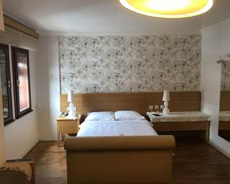 Apollon Hotel - Bozcaada - Bedroom