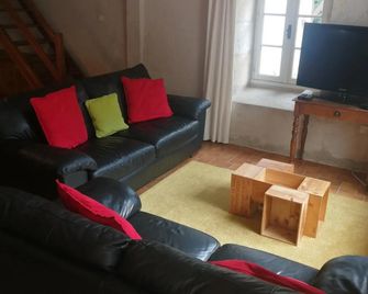 Logis de Chenac - Chenac-Saint-Seurin-d'Uzet - Living room