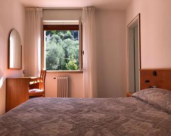 Hotel Zanetti - Torri Del Benaco - Makuuhuone