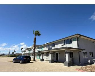 Queen Bed Accessible|Nsmk - Aransas Pass - Building