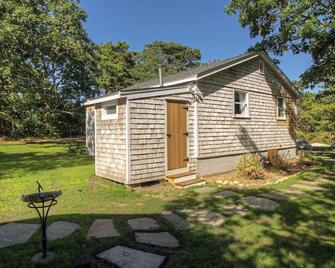 Chappaquiddick, Cozy 2 Bedroom, October Dates Available! - Edgartown - Building