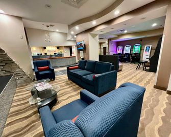 HomeTowne Studios & Suites by Red Roof Washington - Washington - Lounge