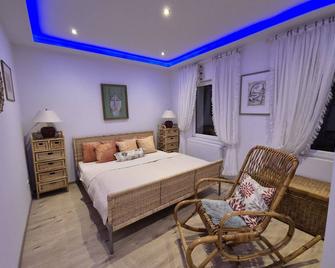 Immotal24 - Wuppertal - Bedroom