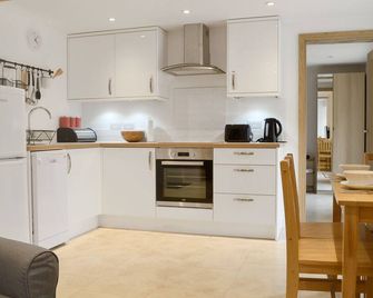 2 bedroom accommodation in Marksbury, near Bath - Bath - Kitchen