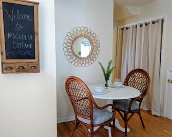 Only 3 Blocks to the Ocean - Neptune Beach - Comedor