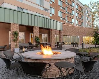 Courtyard by Marriott Yonkers Westchester County - Yonkers - Patio