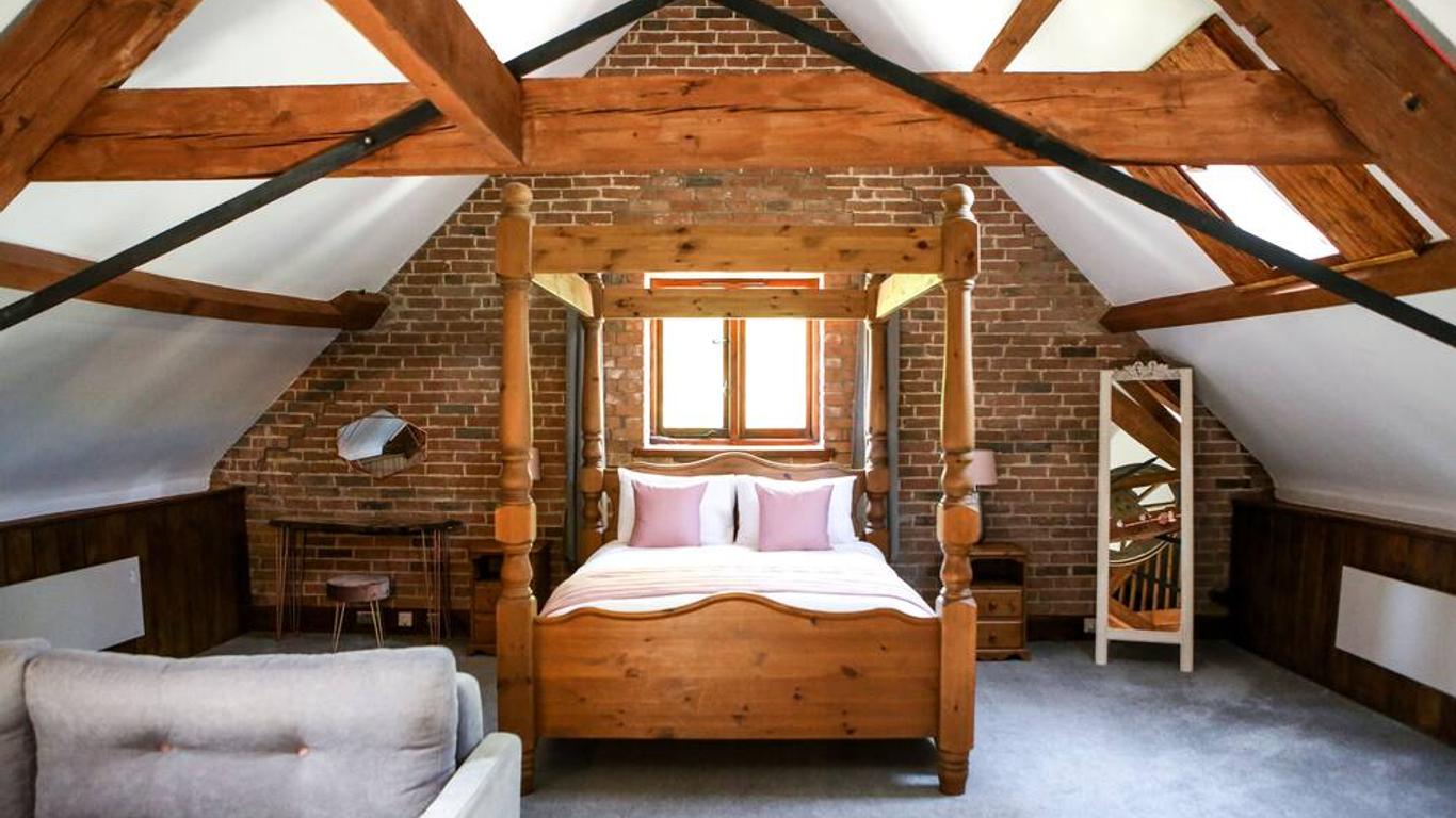 Kingston Country Courtyard