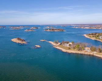 Your own Thimble Islands private cottage! (accessible by car via Old Quarry) - Guilford - Building