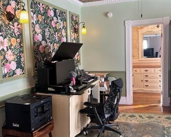 Historic Victorian Estate 4 Bed 2 Bath Fast Wifi - Fair Haven - Centro de negocios