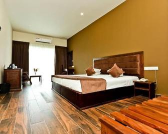 Golden Star Beach Hotel - Negombo - Bedroom