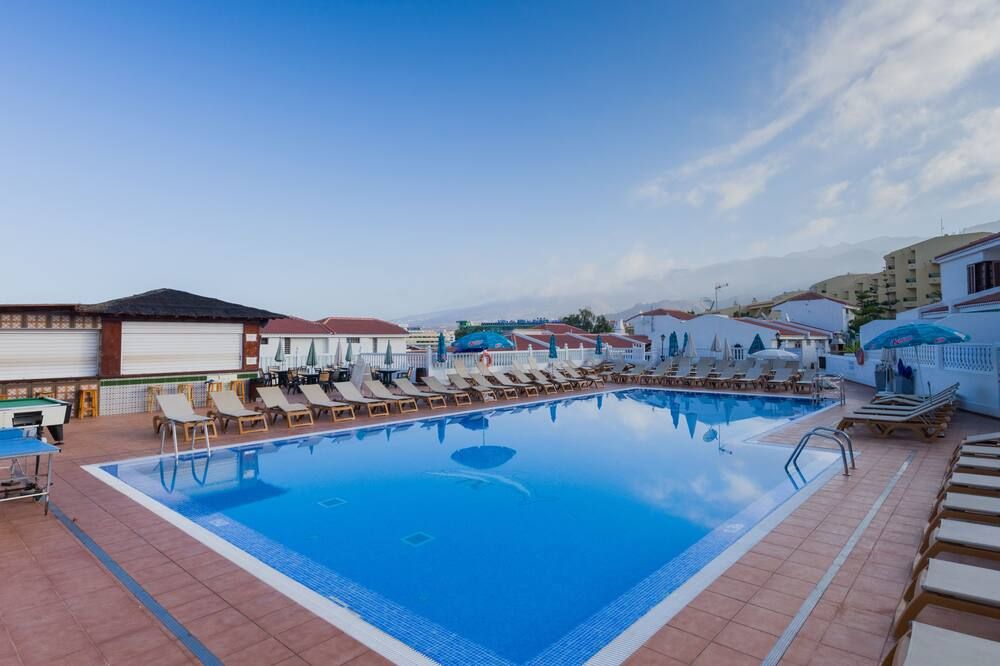 أباراتمينتوس تنيرف جاردن - اديجي - حوض السباحة