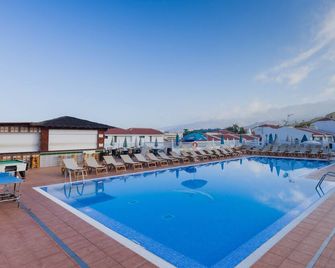 Apartamentos Tinerfe Garden - Adeje - Pool