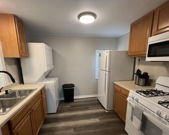 Cozy Cottage Near Cedar Point/ Kalahari /Summit Raceway - Norwalk - Kitchen