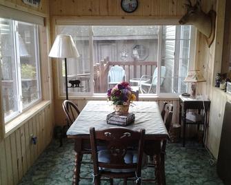 Cozy Cabin With Relaxing Atmosphere On Sand Lake - Moose Lake - Comedor