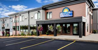Days Inn & Suites by Wyndham Duluth by the Mall - Duluth