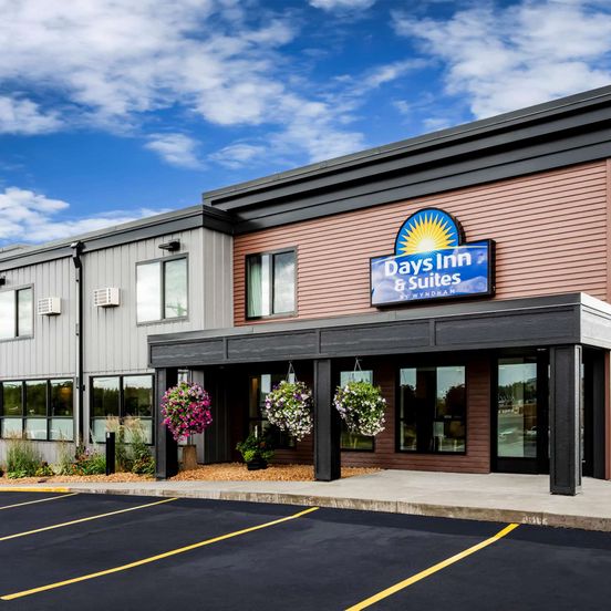 Days Inn & Suites by Wyndham Duluth by the Mall image 1