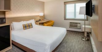Days Inn & Suites by Wyndham Duluth by the Mall - Duluth
