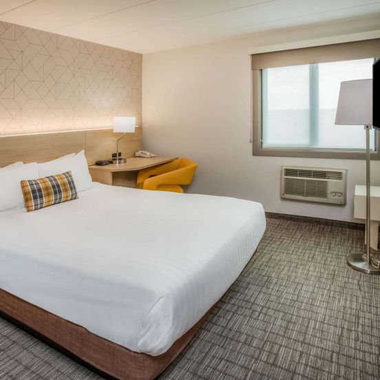 Bedroom view of Days Inn & Suites by Wyndham Duluth by the Mall