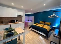 Jacuzzi superbe appartement avec parking centre - Narbonne - Bedroom