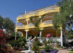 Apartments Dandelion - Biograd na Moru - Byggnad