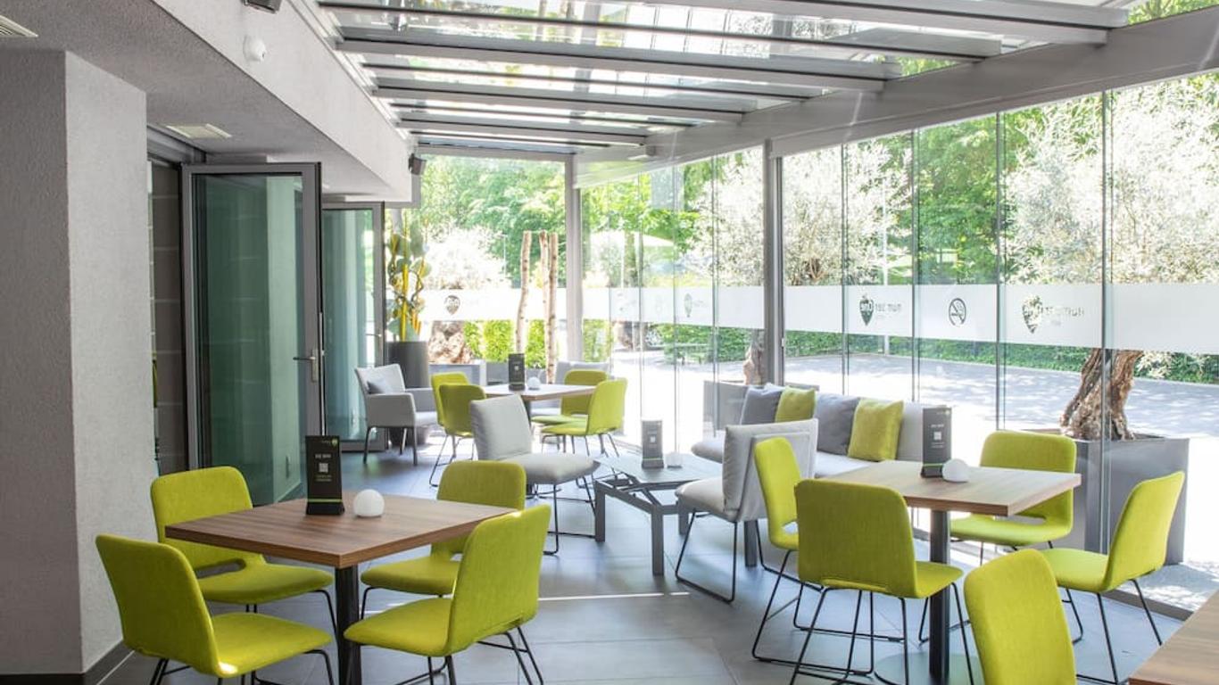 Numberone Hotel