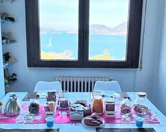 B&B Camera Bellavista - Lerici - Comedor