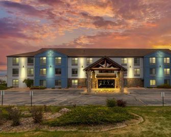 Comfort Inn & Suites Summerset - North Rapid City - Summerset - Edificio