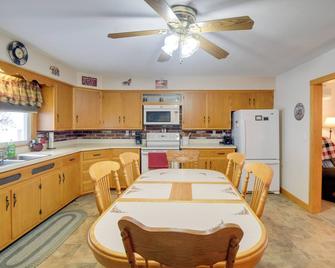 Cozy Home with ATV Trail Access in Berlin! - Gorham - Jídelna