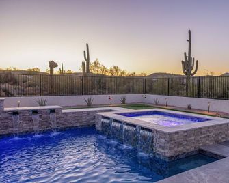 Game Room! Luxury Group Getaway in Fountain Hills - Fountain Hills - Pool