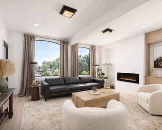 Designer 5-bedroom house with rooftop patio DT Pittsburgh - Pittsburgh - Living room